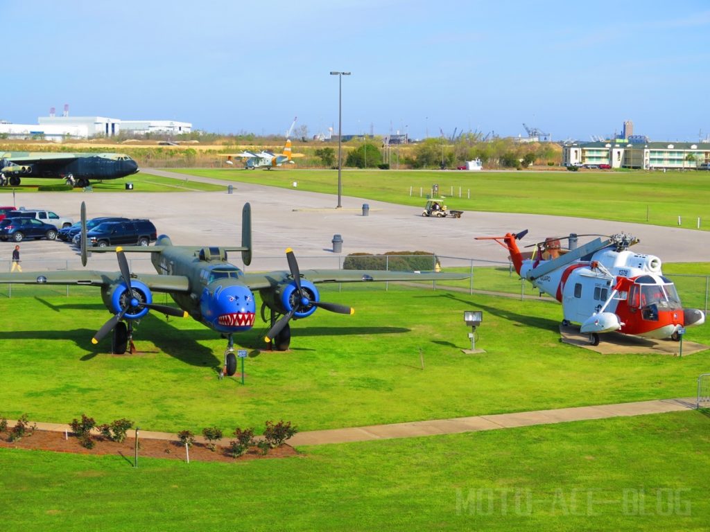アラバマバトルシップミュージアムの屋外展示飛行機