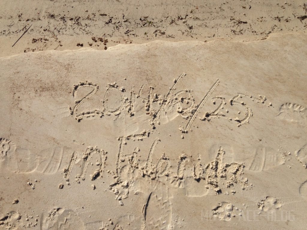 砂浜に落書き