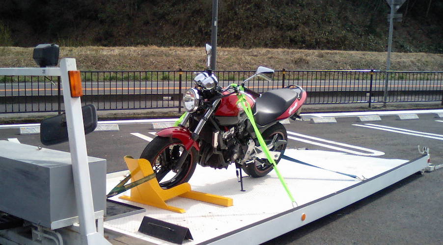 バイクのセルが回らない!? カチカチと音がしてエンジンが掛からない時の対処法