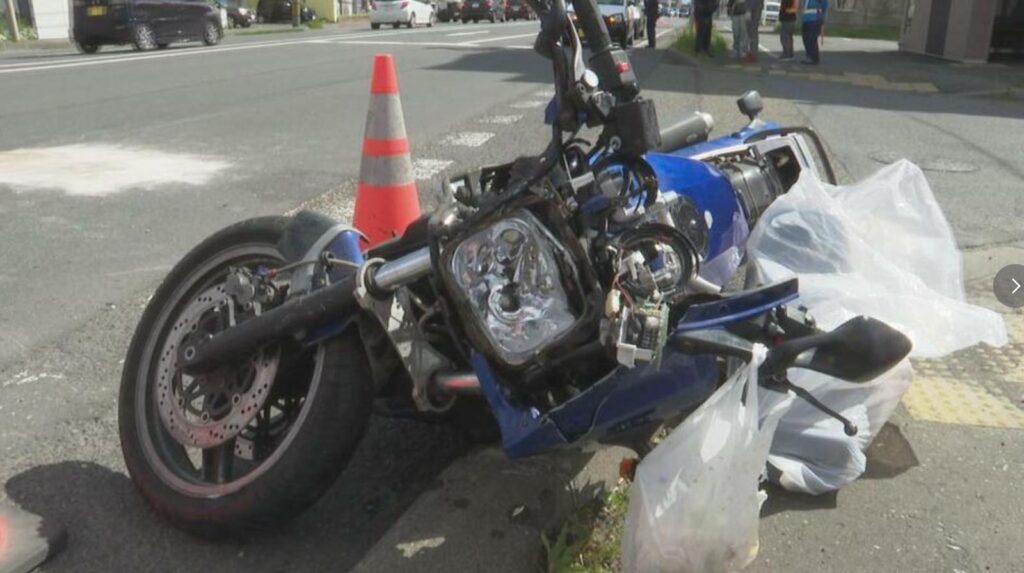 北海道　バイク右直事故