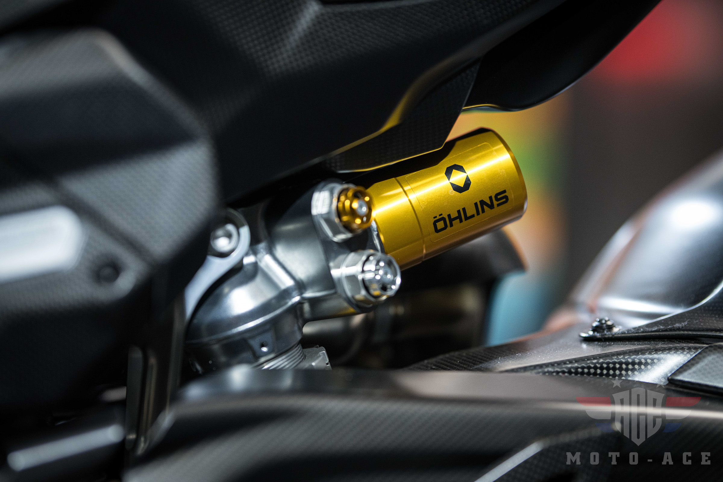 Öhlins carbon suspension