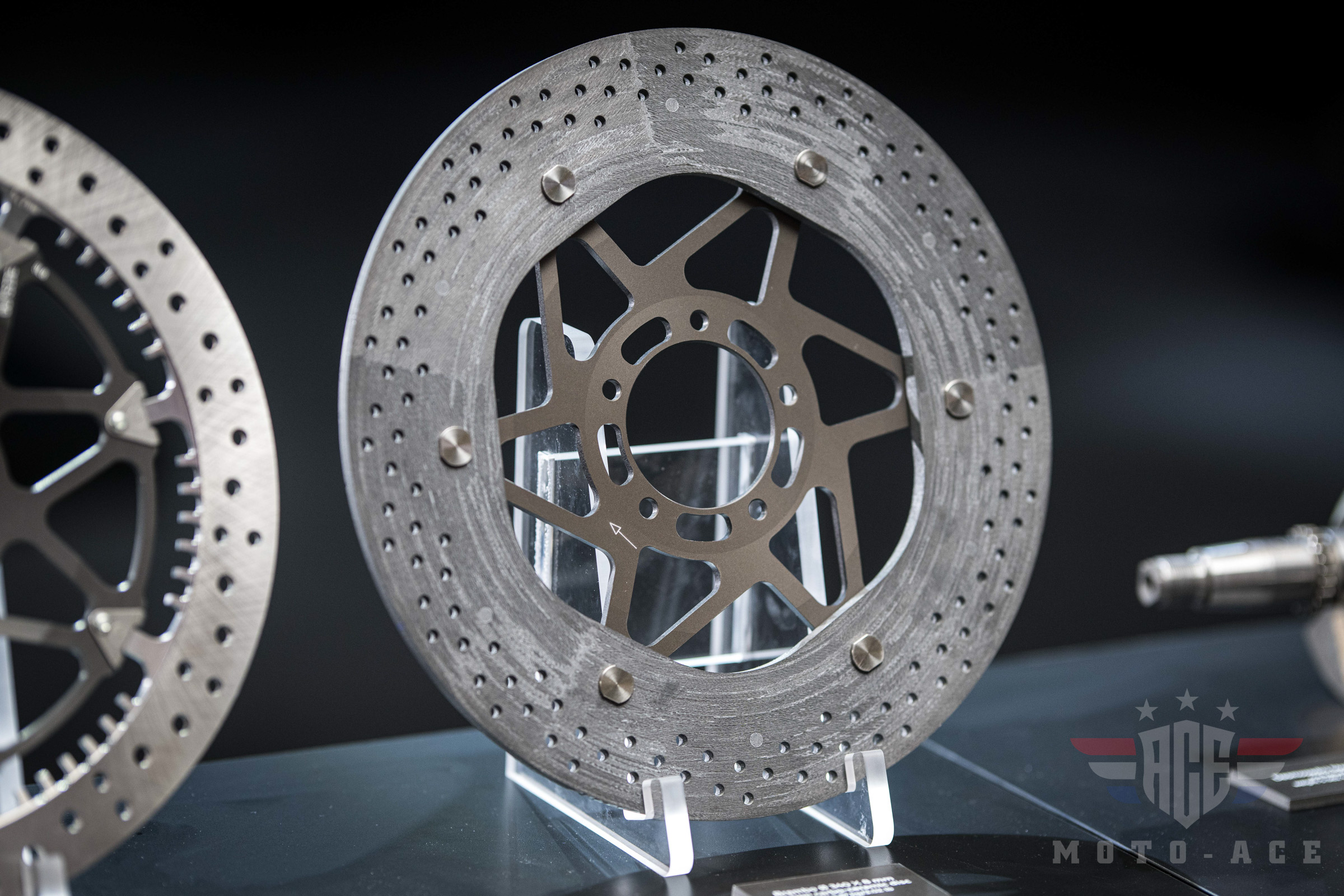 Amplified with anti-drag systemの解説