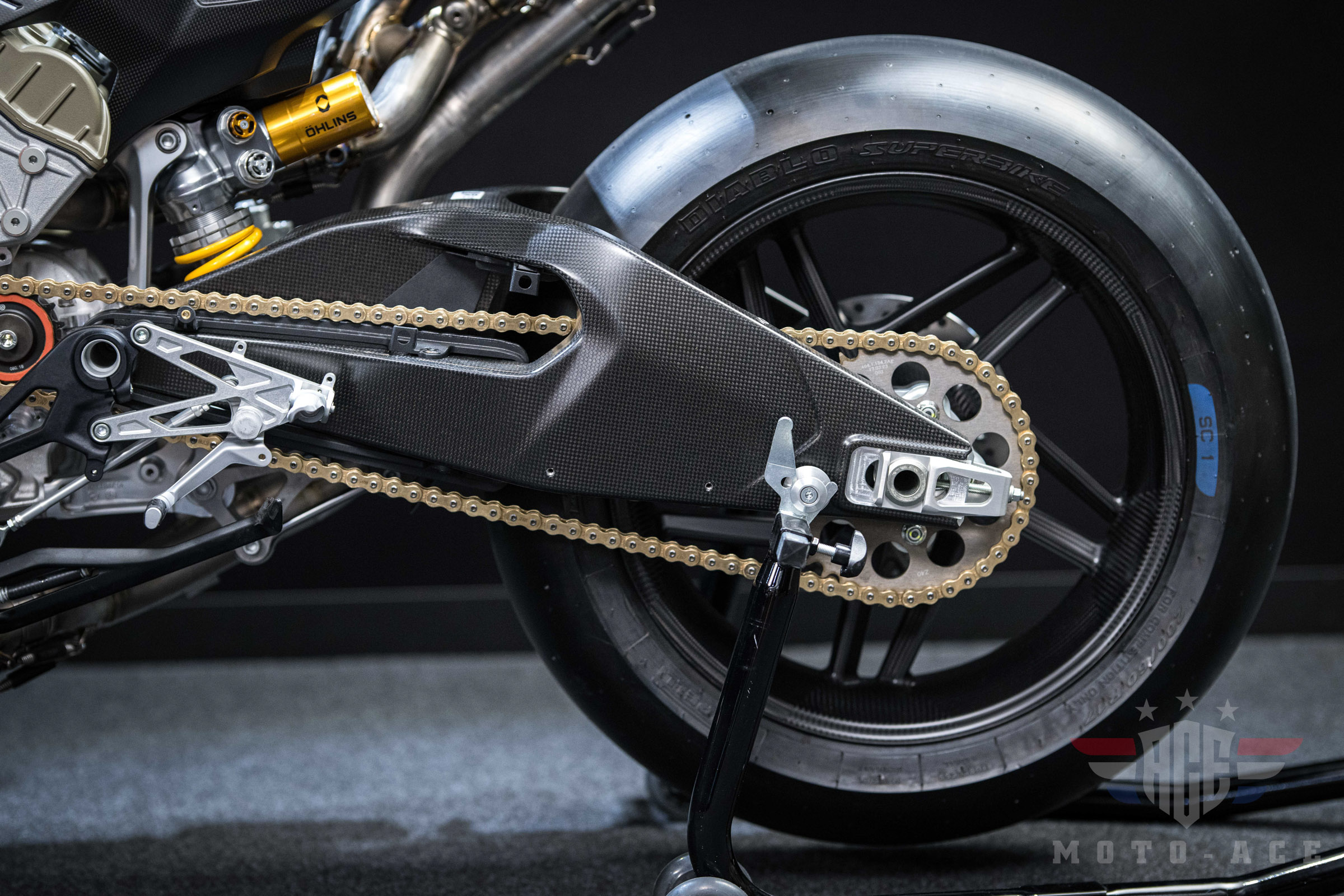 DUCATI Superleggera Centenario カーボン製スイングアーム