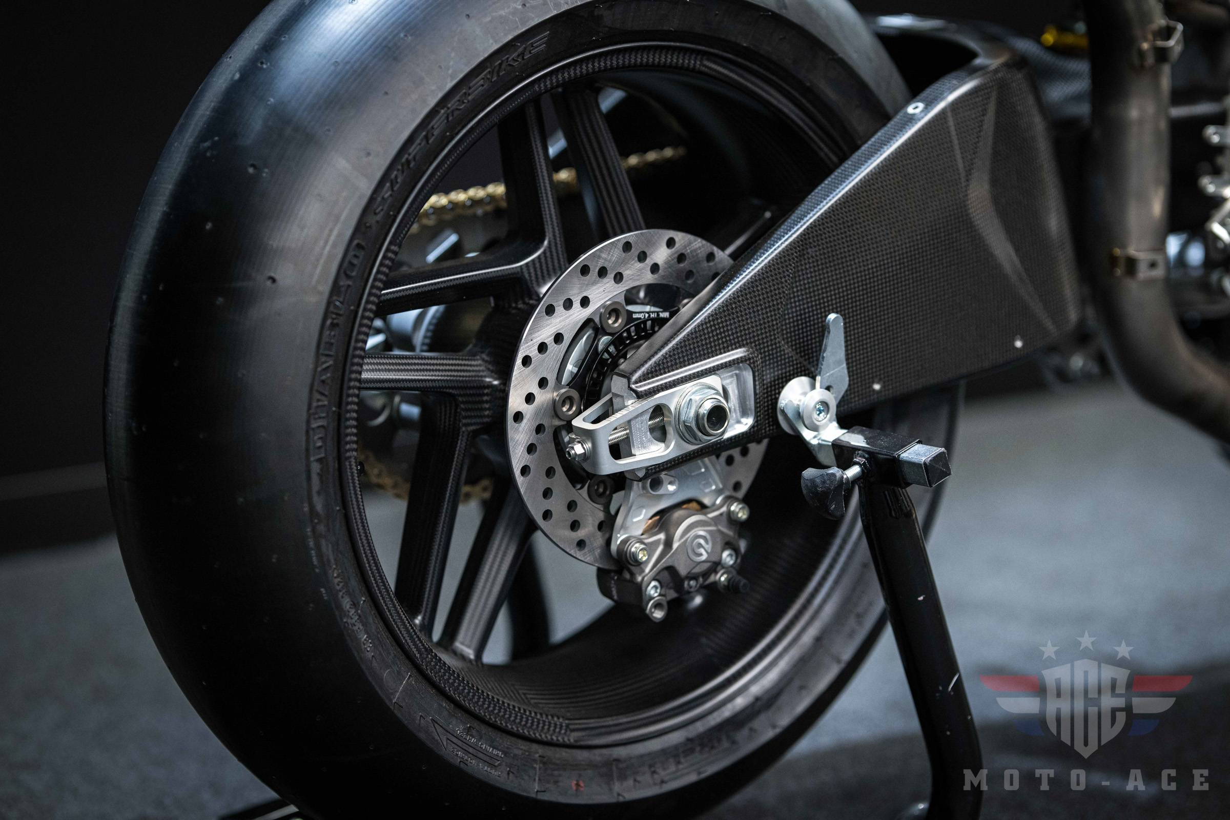 DUCATI Superleggera Centenario カーボン製スイングアーム